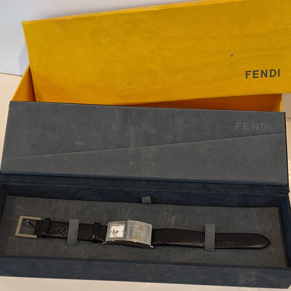 FENDI Silver&Black Dial Watch PreLoved